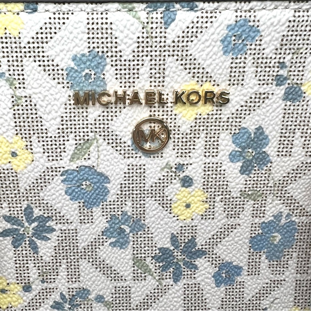 NWT MICHAEL KORS CINDY LG DOME SIGNATURE LOGO VANILLA LEATHER SATCHEL BAG - Picture 4 of 15